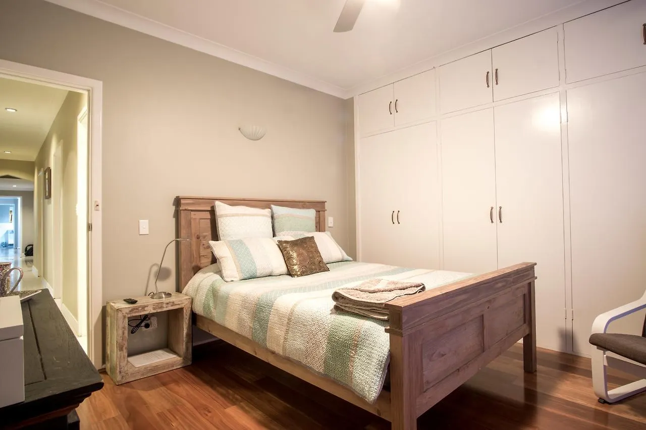 ** Bed & Breakfast Mullaloo B & B Perth Australia